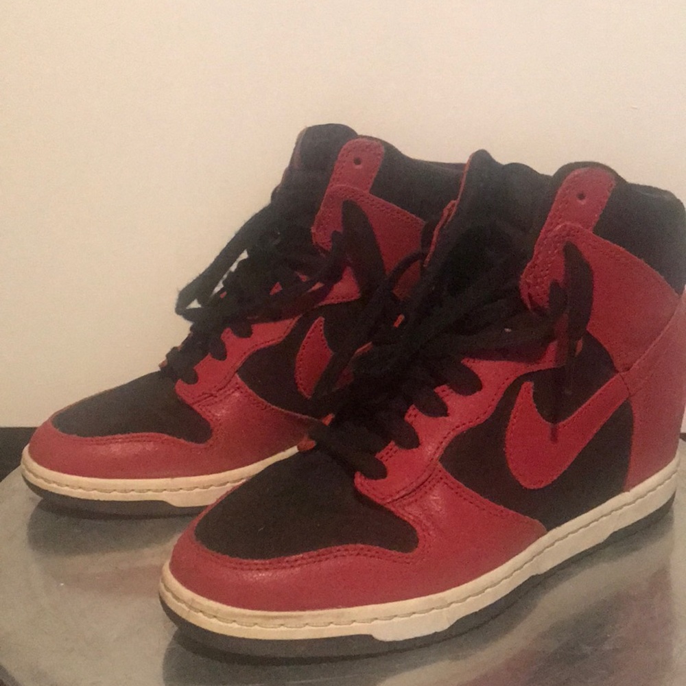 Women’s Nike wedge sneakers